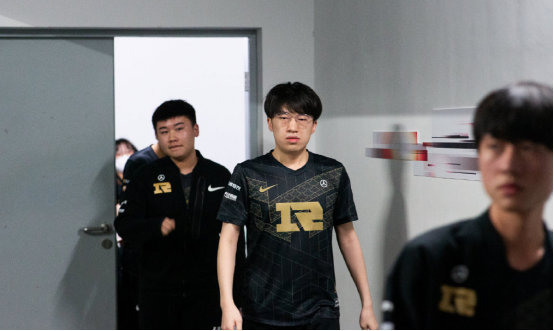 作为一名肩 作为一名肩