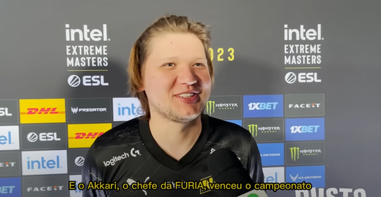 但她在赛场 但她在赛场